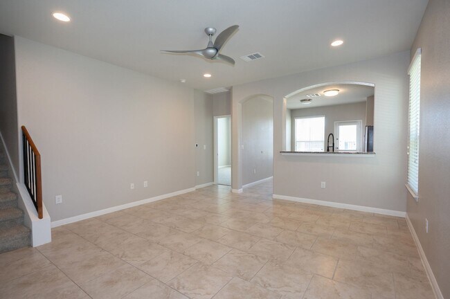 Photo - 415 Epiphany Ln