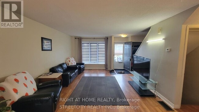 Photo - 733 Deveron Crescent Unit 108