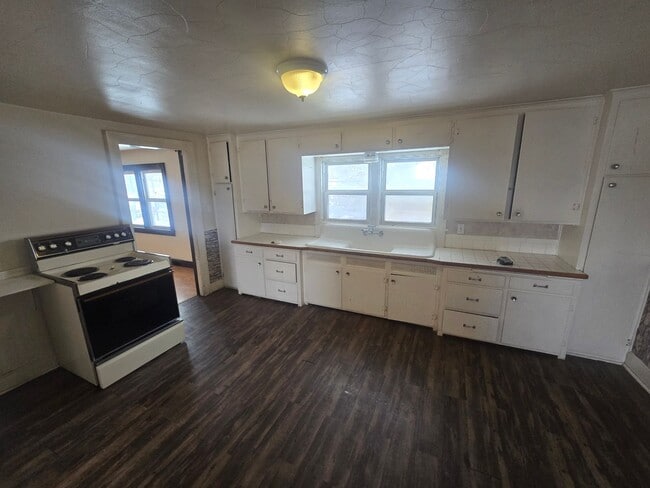 Photo - 921 N Maple Ave Unit A- Upper