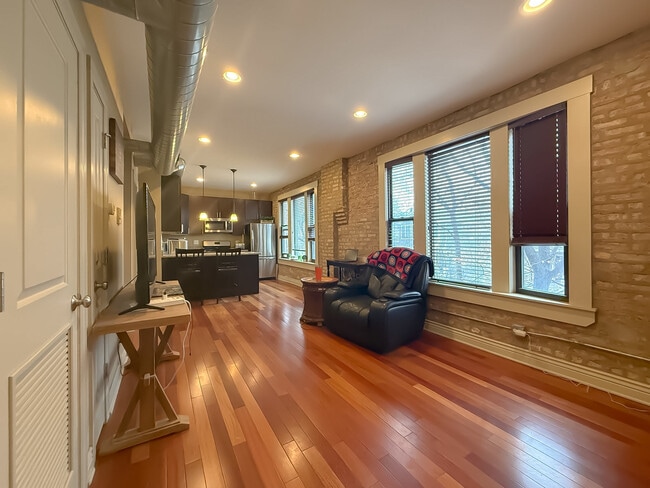 Photo - 1946 W Newport Ave Unit 3E