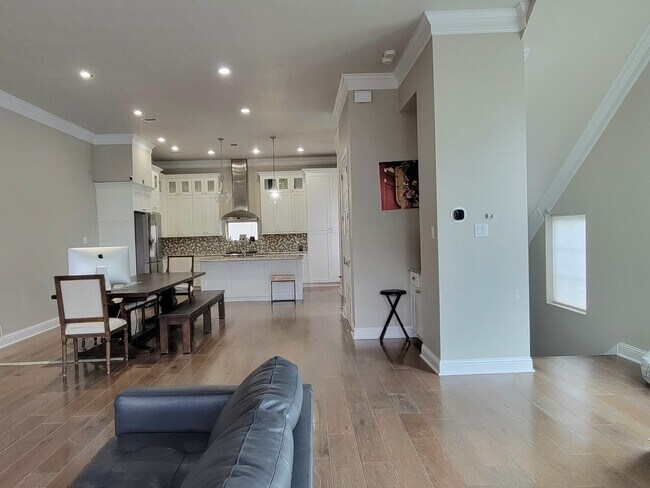 Photo - 1702 Calumet St