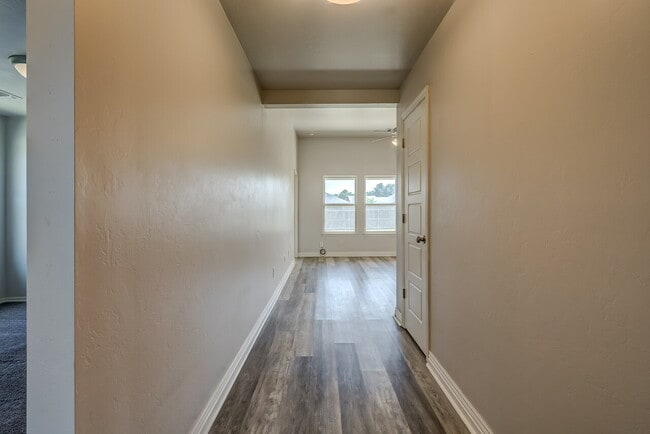 Building Photo - 3 Bedroom 2 Bath House for Lease!!