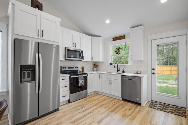 Photo - 71 Lafavre Ln