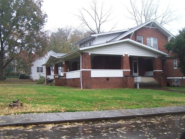 Building Photo - 1 BD, 1 BA in the City of Maryville Rental