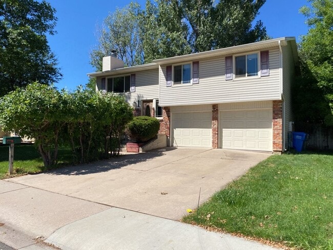 Photo - STUDENTS WELCOME! 4 Bed 3 Bath Home in West Ft Collins w/ Garage and Fenced Yard - Lawn Care Incl...