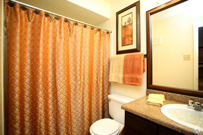 Model B2 2BDx2BA 970SF - Trinity Crossing Apartments