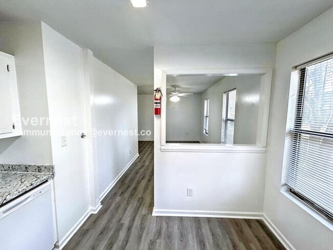 Photo - 437 Annie St