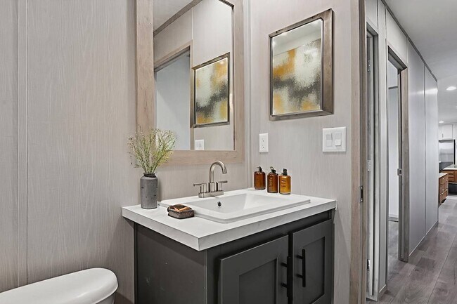 Photo - 1612 American Dr