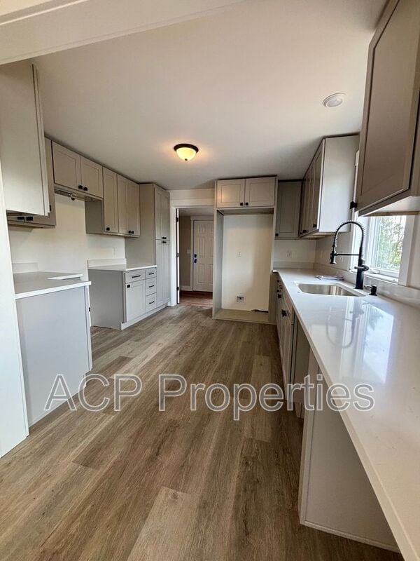 Photo - 2094 Front St