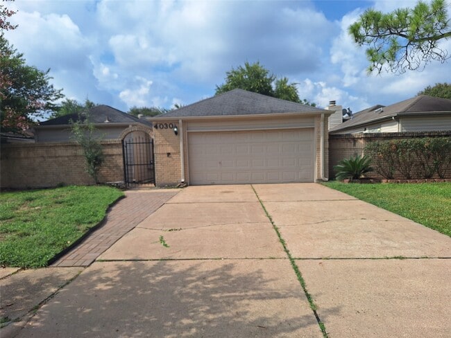 Photo - 4030 Knoll Glen Dr