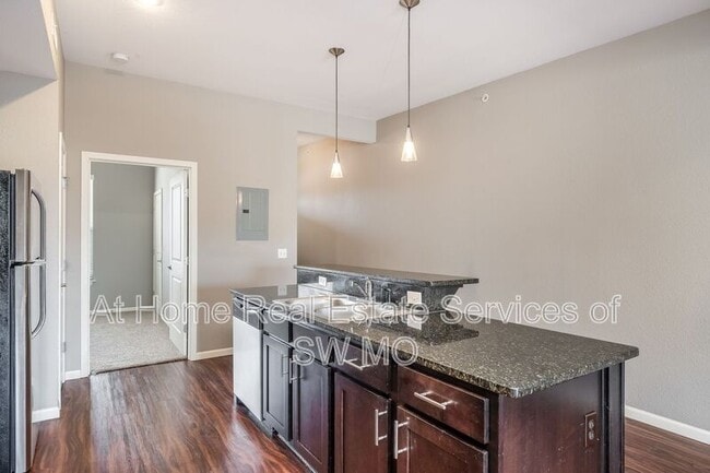 Photo - 1200 W Walnut St Unit C203