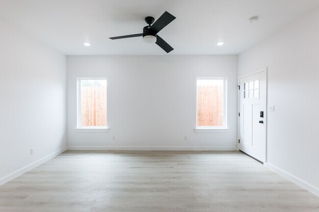 Photo - 1704 Elkhart Ave Unidad B