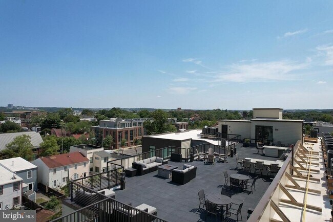 Photo - 701 N Henry St Unidad 206