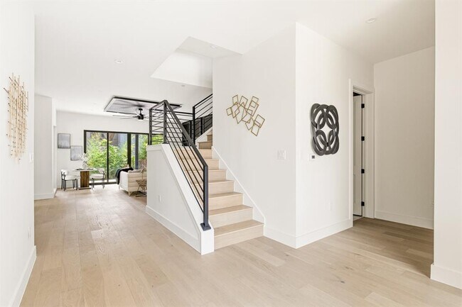 Photo - 2300 Bluebonnet Ln