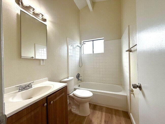 Photo - 177 Gramercy Pl Unidad 6