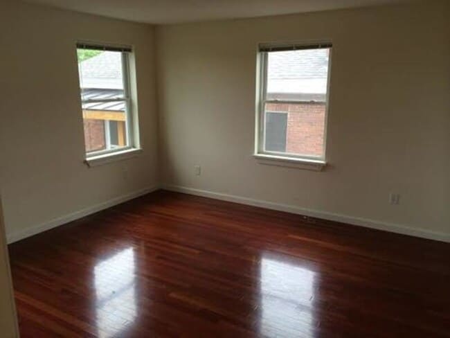 323-325 College Street, Unit 7
