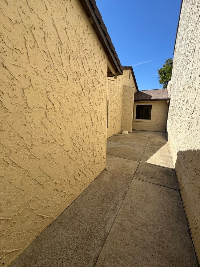 711 Flower Ash Ln