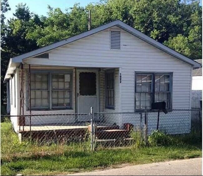 Building Photo - 1992 Echo Ave