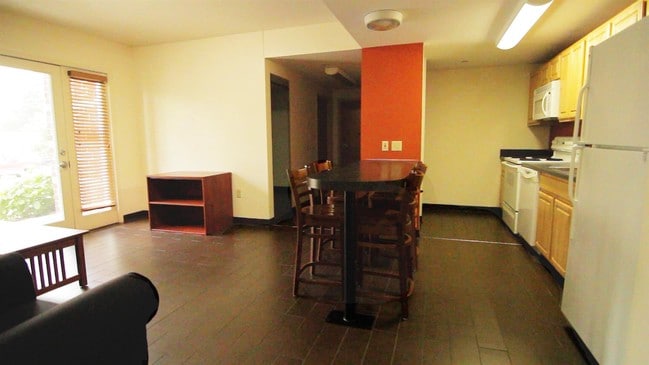 Photo - Wall and Grand Apartments