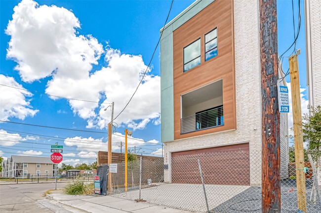 Photo - 3503 Anita St