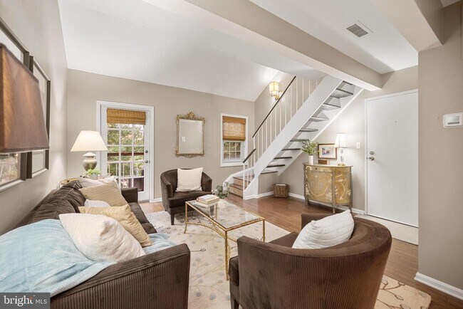 Photo - 1403 E Abingdon Dr Unit 6