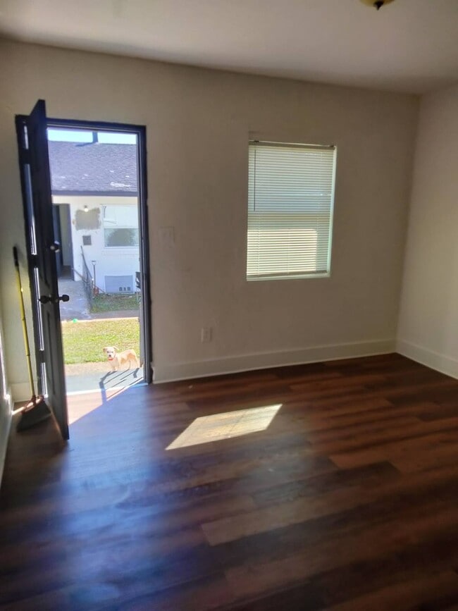 Photo - 614 1st St N