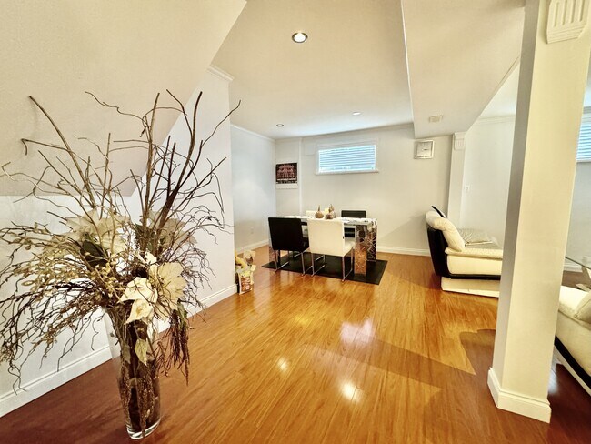 Photo - 1088 Dunlop Ave