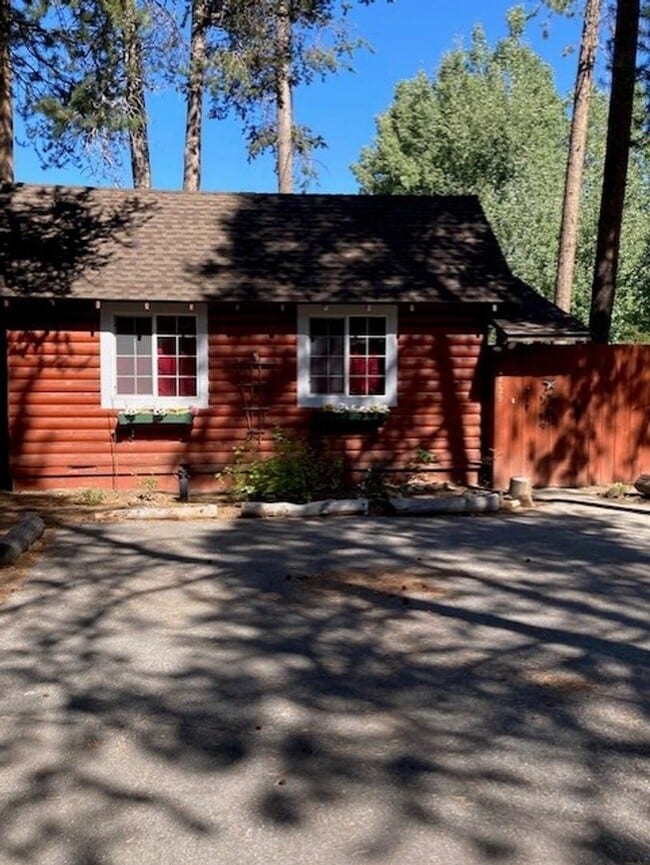 Building Photo - *Small Cozy Furnished Cabin* Rental
