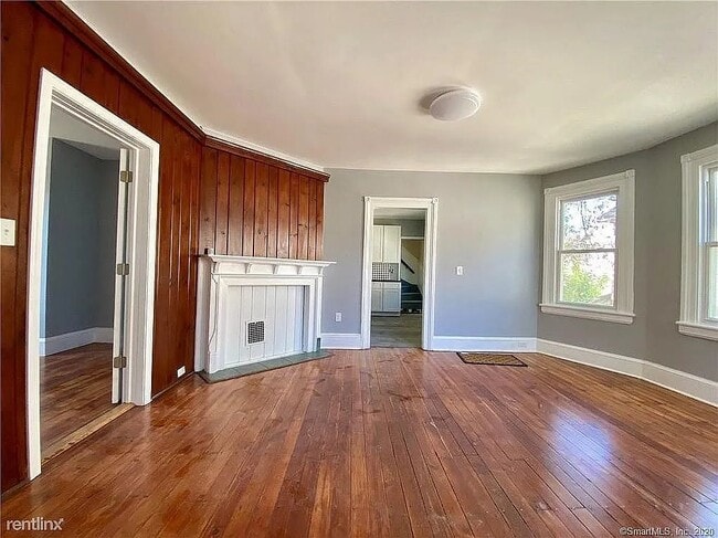 Photo - 98 Sanford Ave Unidad 2nd floor