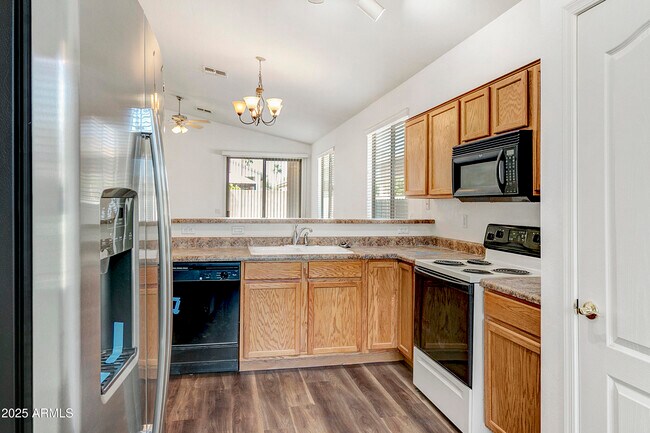 Photo - 17228 W Elm St