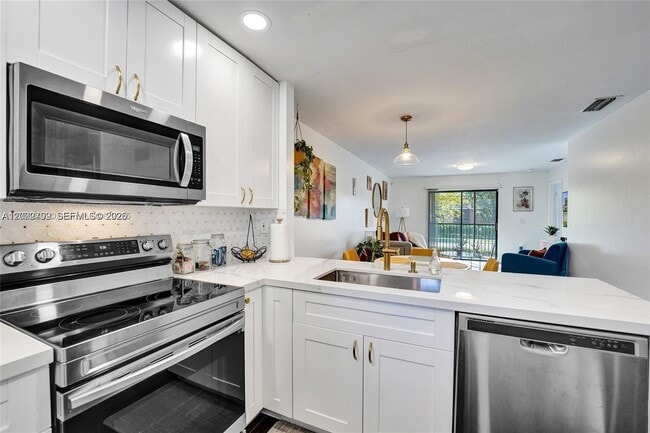 Photo - 10468 NW 10th St Unidad 204