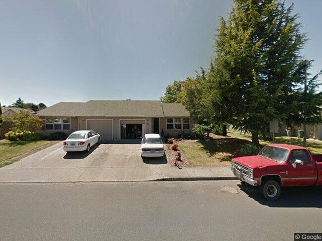 Building Photo - 1582-86 SW Fellows St Unit 1582 Rental
