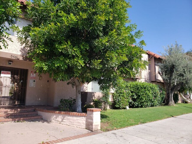 Building Photo - 5461 Kester Ave Unit 206