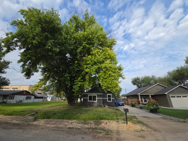 309 Holly Ave