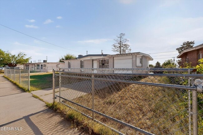 Photo - 10370 Kellogg St