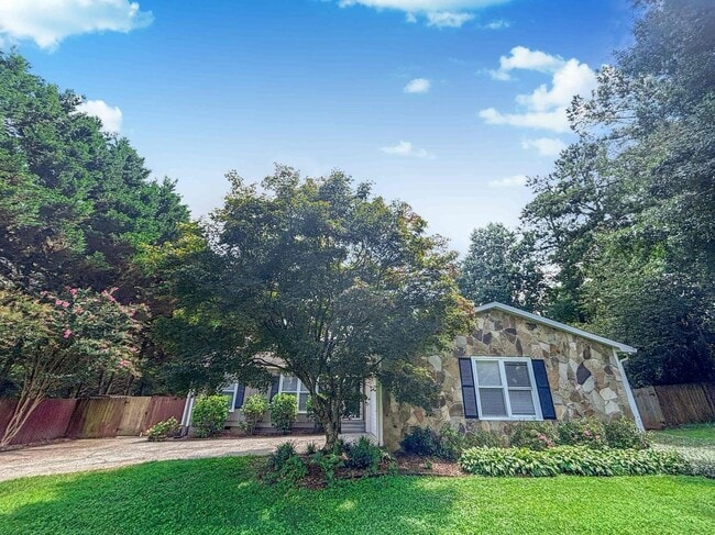 Building Photo - 1552 Blackwell Rd