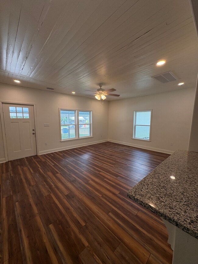 Photo - 211 Dartmouth-