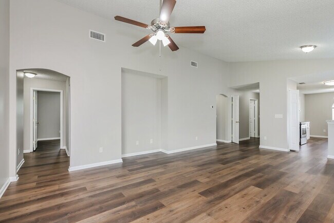 Photo - 2000 Hunters Trace Cir