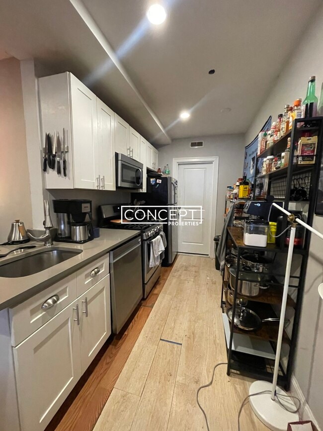 Photo - 721 Parker St