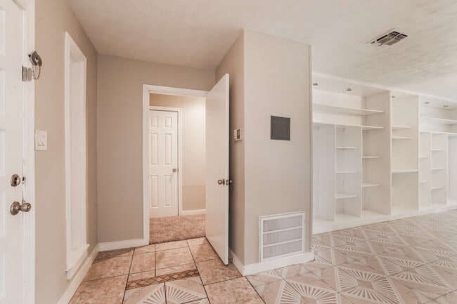 Photo - 4610 Anice St