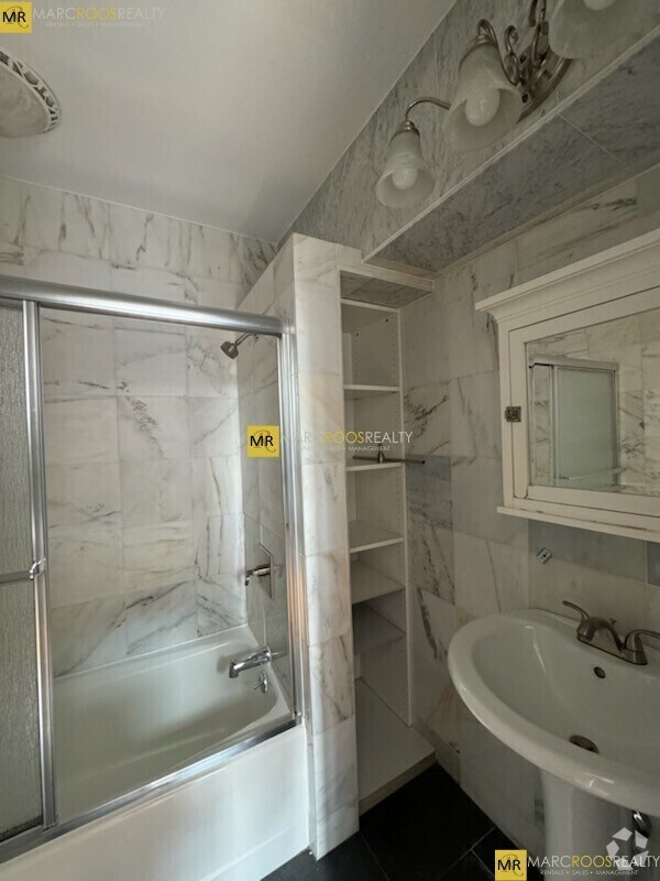 Building Photo - 252 Newbury St Unit 5 Rental