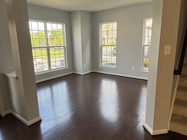 Photo - 4 Bedroom and Basement Single Family Home ...