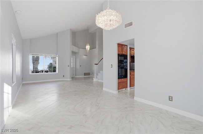 Photo - 2001 Madagascar Ln