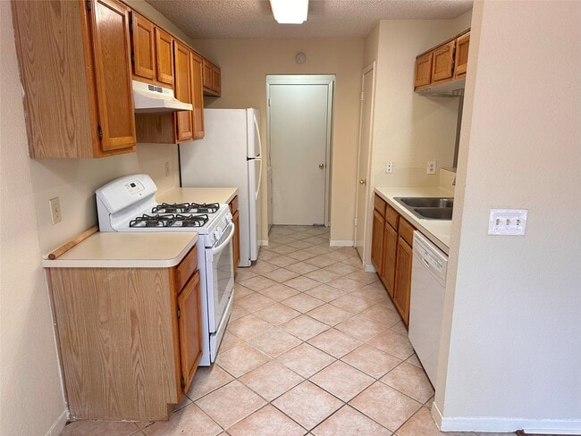 Photo - 2831 Lakefield Way