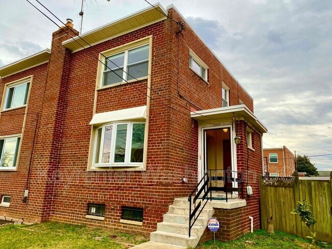 Building Photo - 5514 Chillum Pl NE