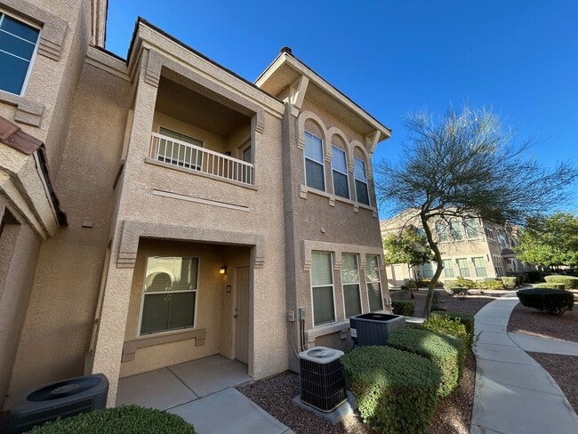 Building Photo - EASY LIVING IN THE NORTHWEST WITH BRIGHT C...