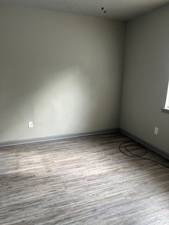 Building Photo - 487 Williams Ave Unit 4 Rental