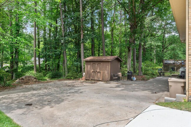 1126 Brucemont Dr