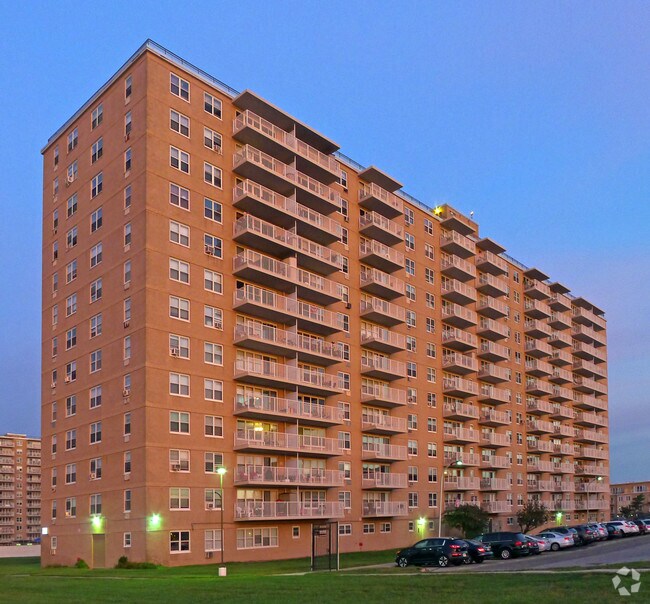 Photo - Dayton Towers West III