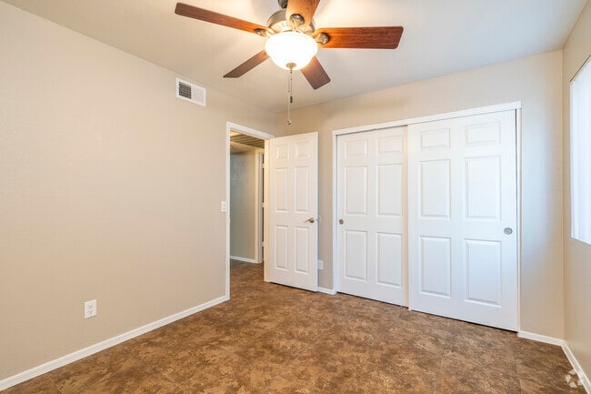 2BR, 1BA - 725SF - Second Bedroom